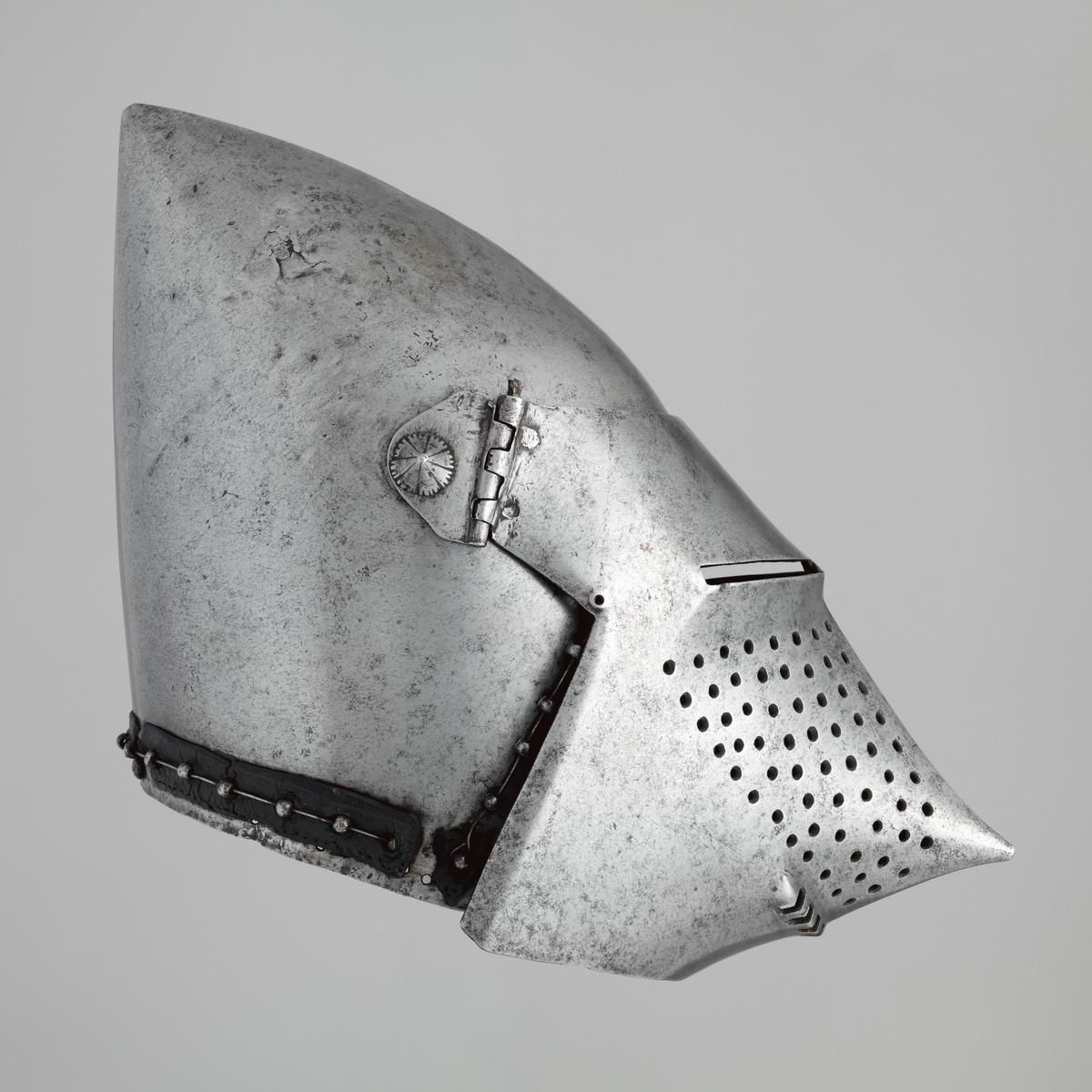 Бацинет: Эволюция и роль в средневековом защитном вооружении