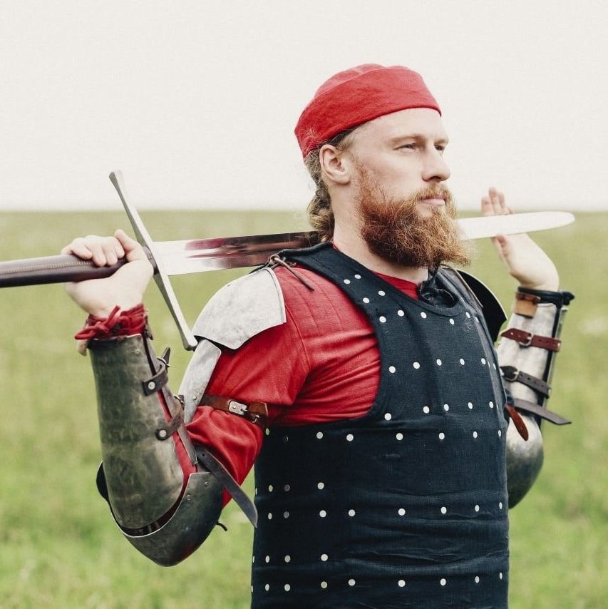 Длинный двуручный меч: символ рыцарской эпохи в историческом средневековом бою