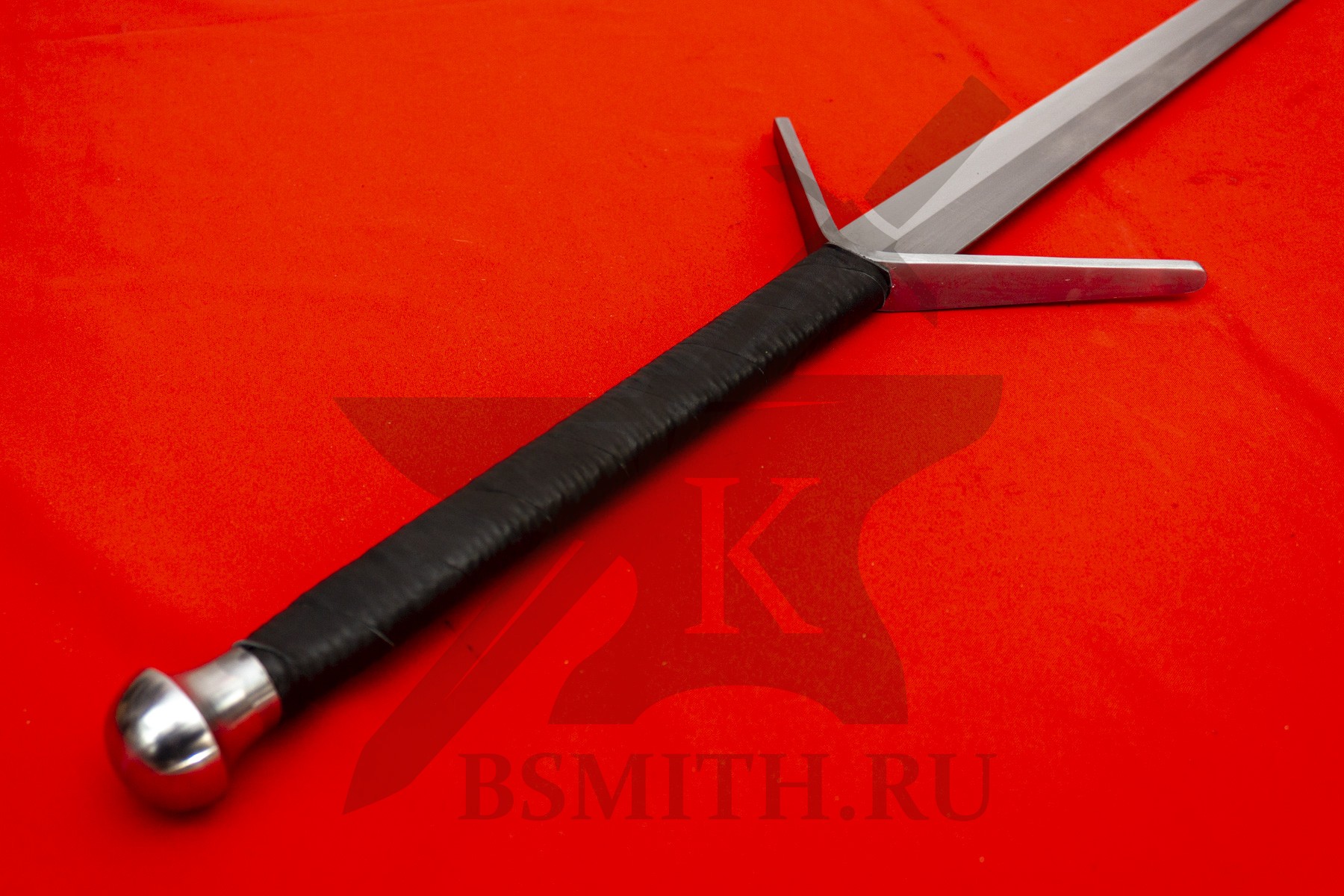 Двуручные мечи эпохи Готики: символы рыцарской эпохи в историческом средневековом бою