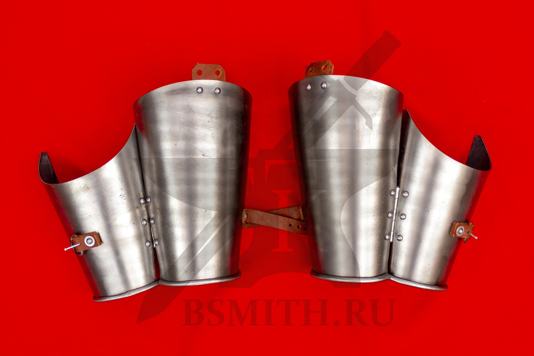 Латные наручи: защита и эволюция в средневековом доспехе