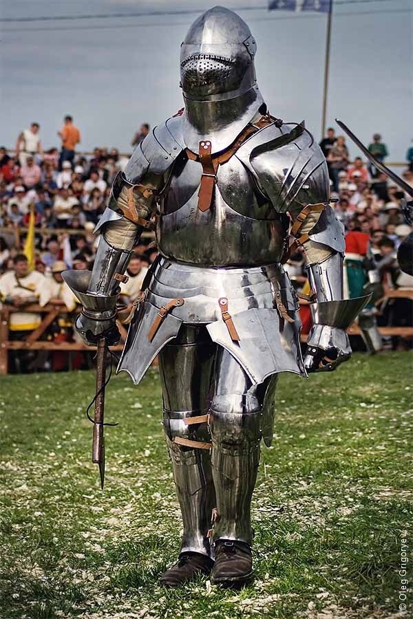 Полный рыцарский доспех: эволюция, конструкция и роль в историческом средневековом бою