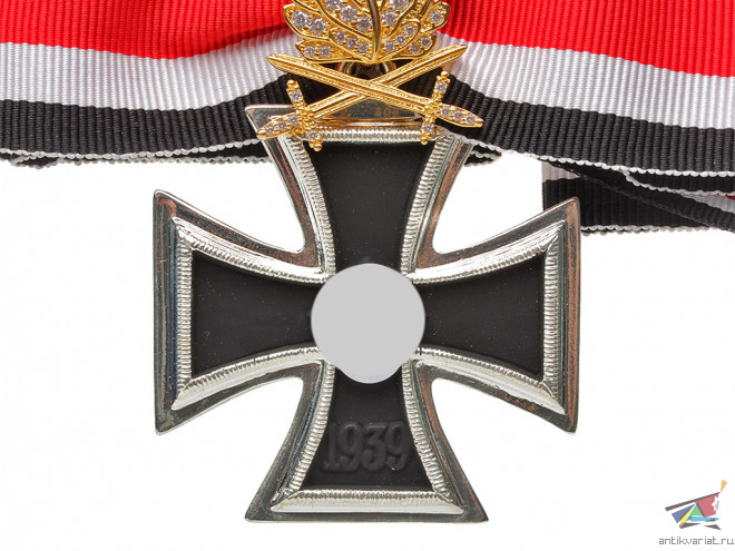 Рыцарский крест с мечами: символ доблести в средневековой традиции и современной реконструкции