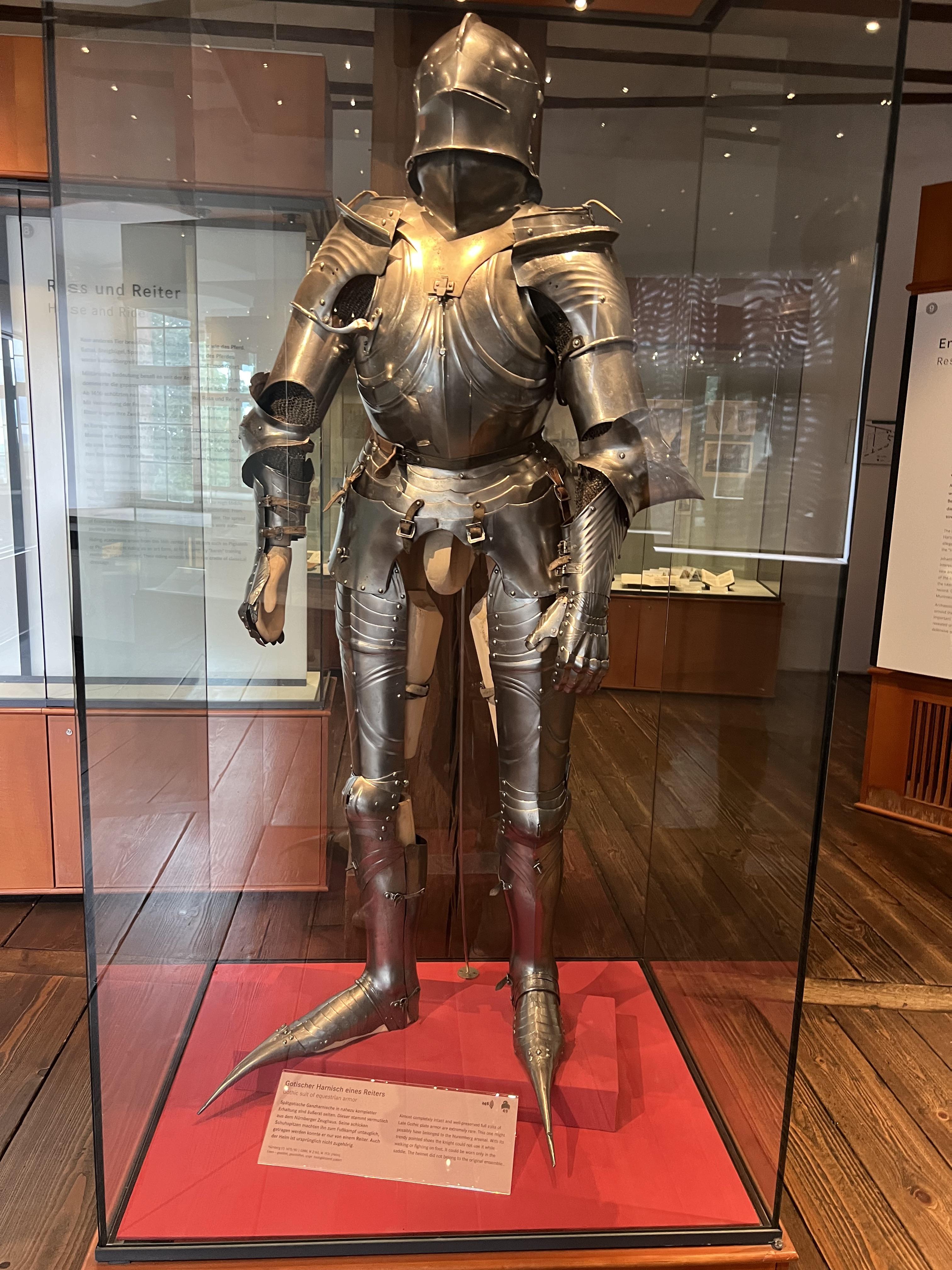 Сабатон: Защита стопы в средневековом доспехе