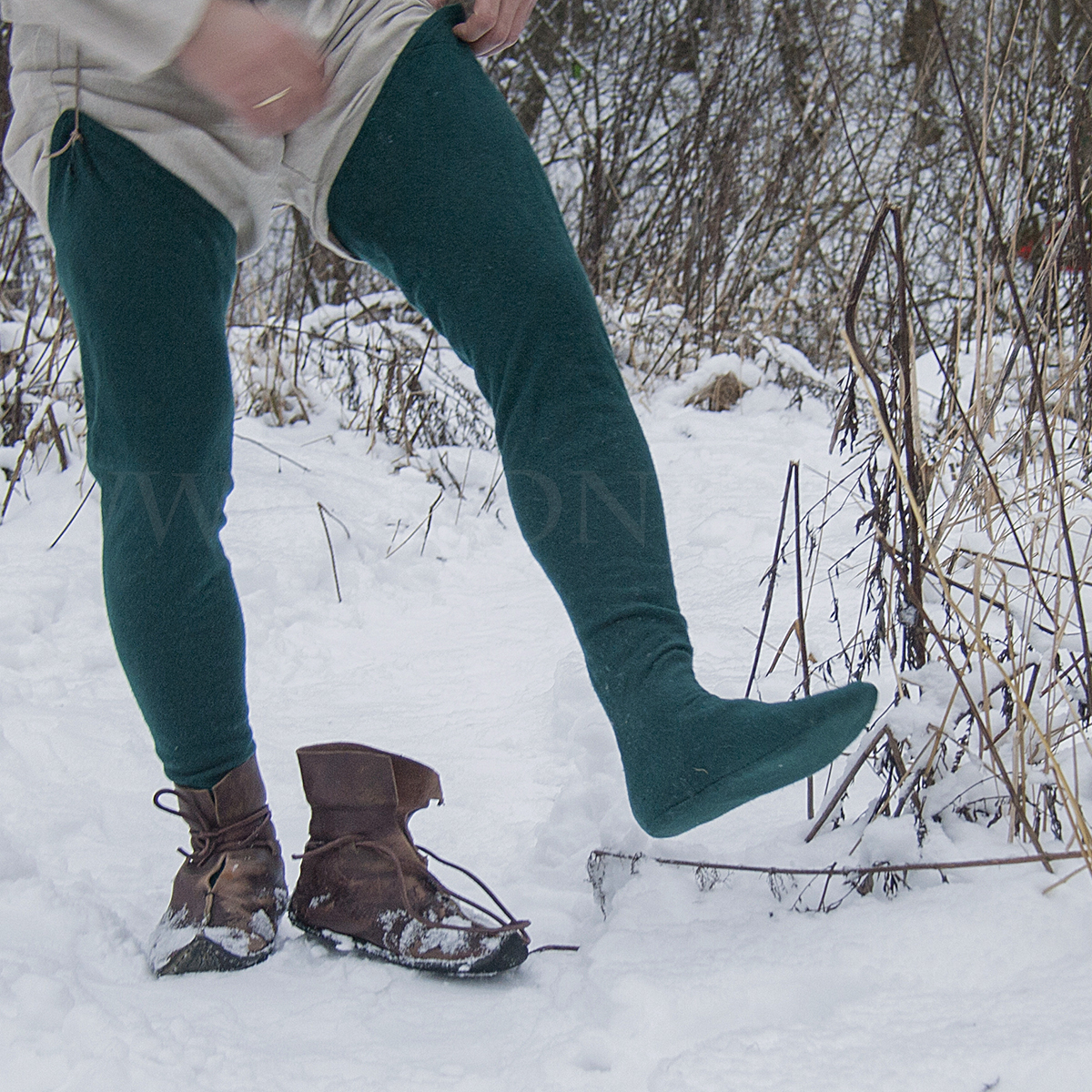 Шоссы в средневековом костюме: от практичной одежды до символа статуса